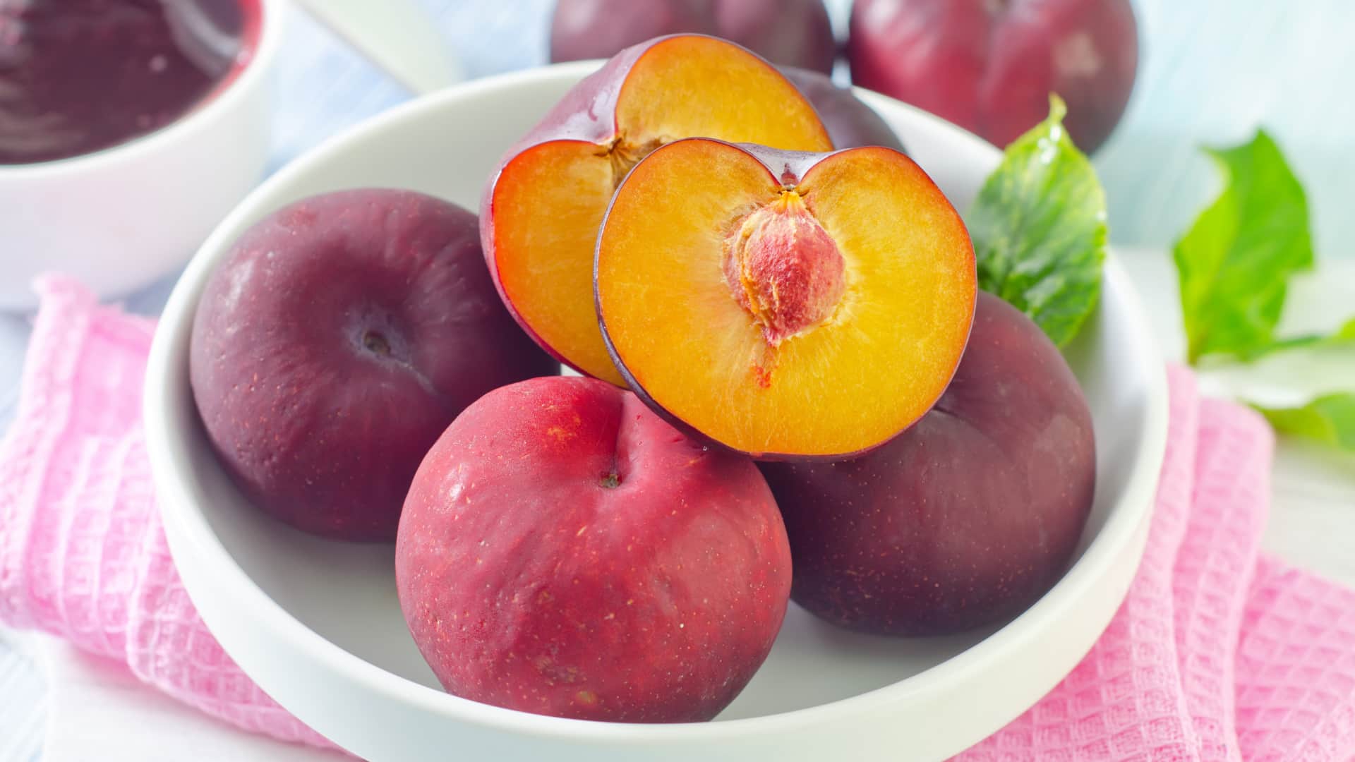 Health benefits of eating plums