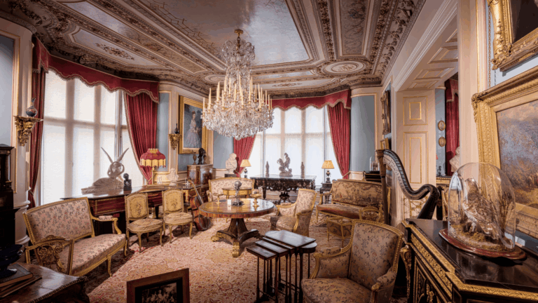 Traditional interior decoration